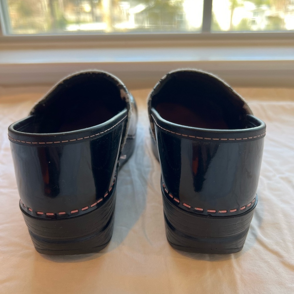 Womens Dansko Black Patent Leather Breast Cancer Professional Clogs - Picture 3 of 6